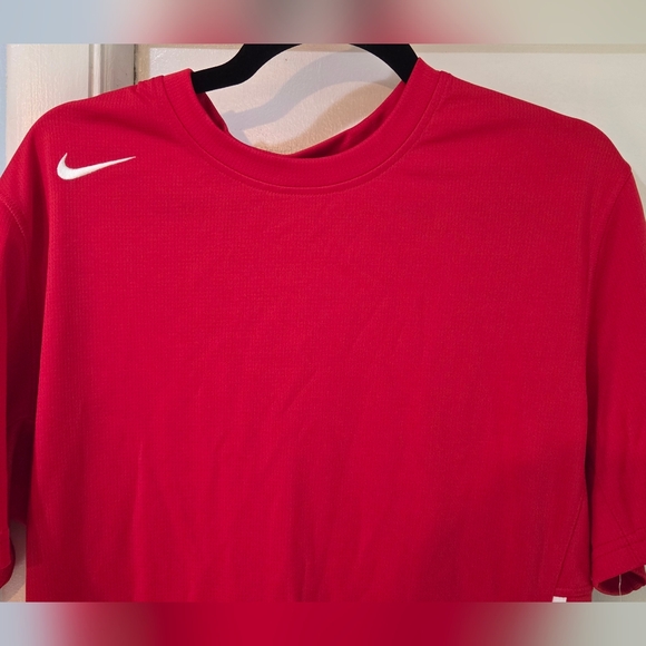 Men's Red Nike Dri Fit T-Shirt, Size L NWT - Picture 4 of 10
